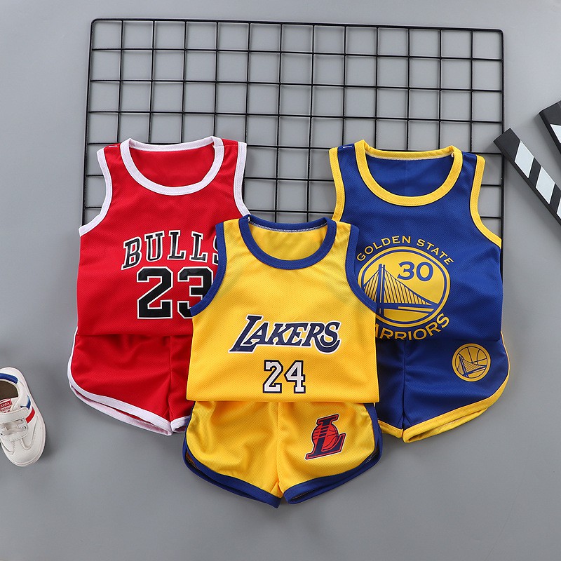 Bộ quần áo bé trai