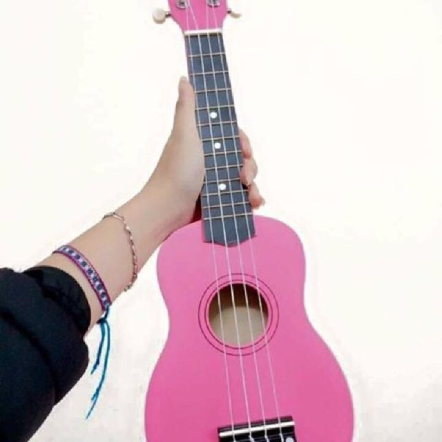 Đàn Ukulele màu hồng