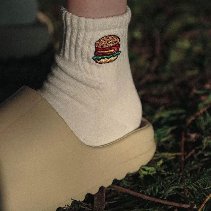 Vớ Cổ Trung Thêu Họa Tiết Hoạt Hình Burger Thời Trang Thu Đông Cho Nữ 2 Kiểu