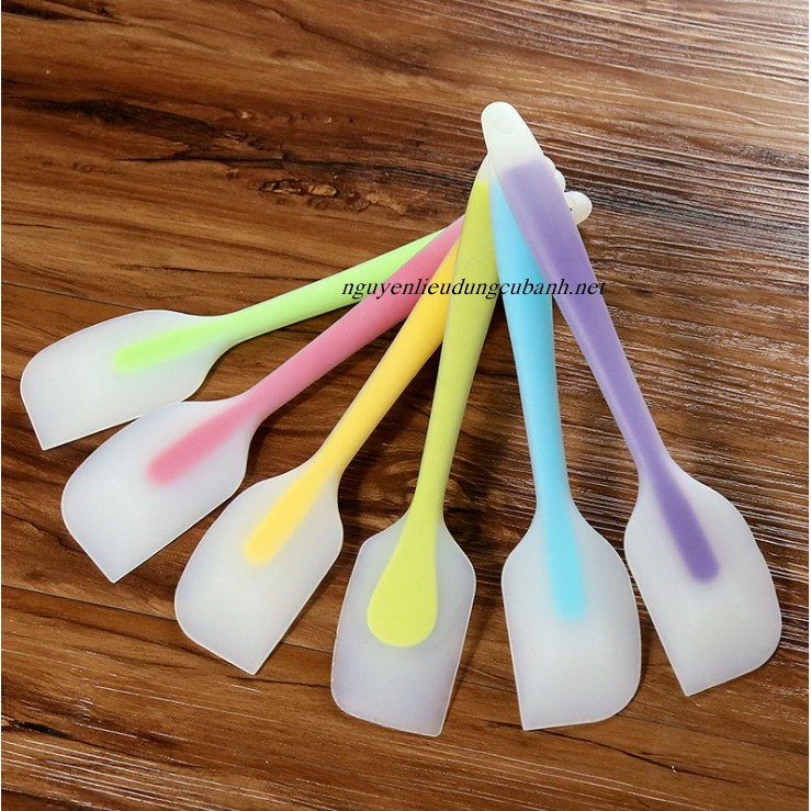 SPATULA - PHỚI TRỘN VÉT BỘT BẰNG SILICON TRONG ĐÚC NGUYÊN KHỐI