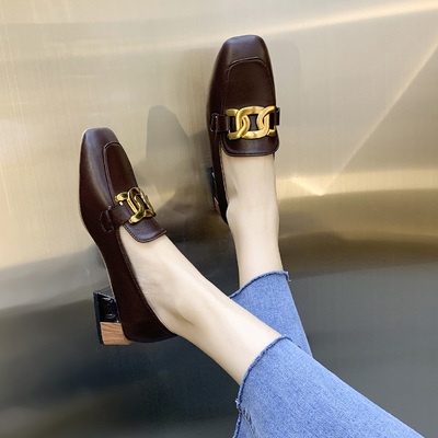 Giày loafer công sở đế thấp mũi vuông gót vuông da lì phối xích