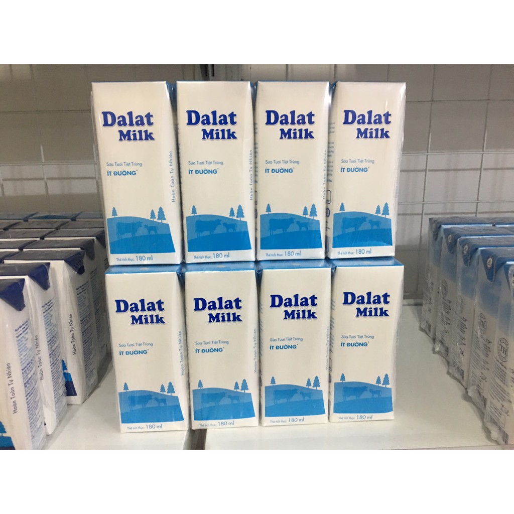 Lốc sữa tươi tiệt trùng Dalat milk có đường/ ít đường 180ml