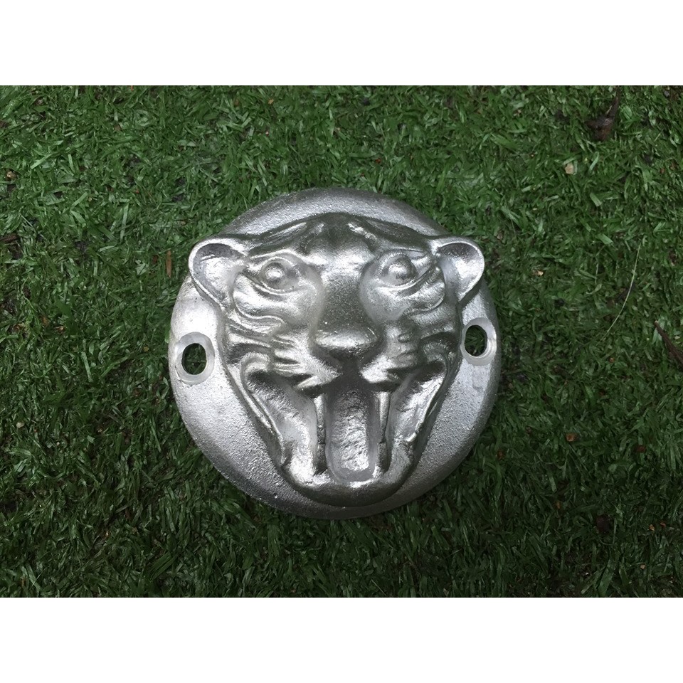 Nắp tròn hình đầu cọp trang trí bên nồi cho xe 67 - hình đầu cọp