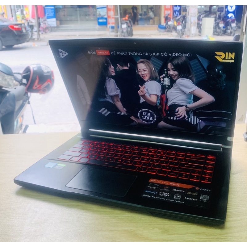 Laptop gaming MSI Gf63-9rcx Core i5-9300H Ram 8gb ssd 512gb cạc 1050 màn fui hd