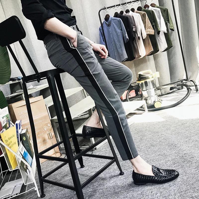 Quần âu ghi mix kẻ viền + tất ngắn cổ