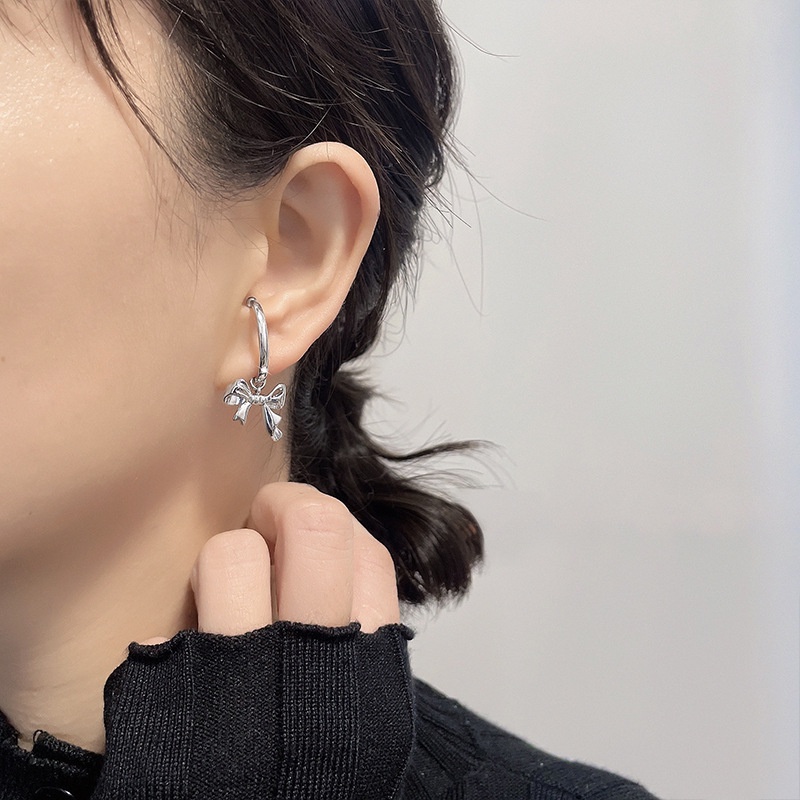 Bông Tai Dạng Kẹp Hình Nơ Màu Bạc Dễ Thương Cho Nữ