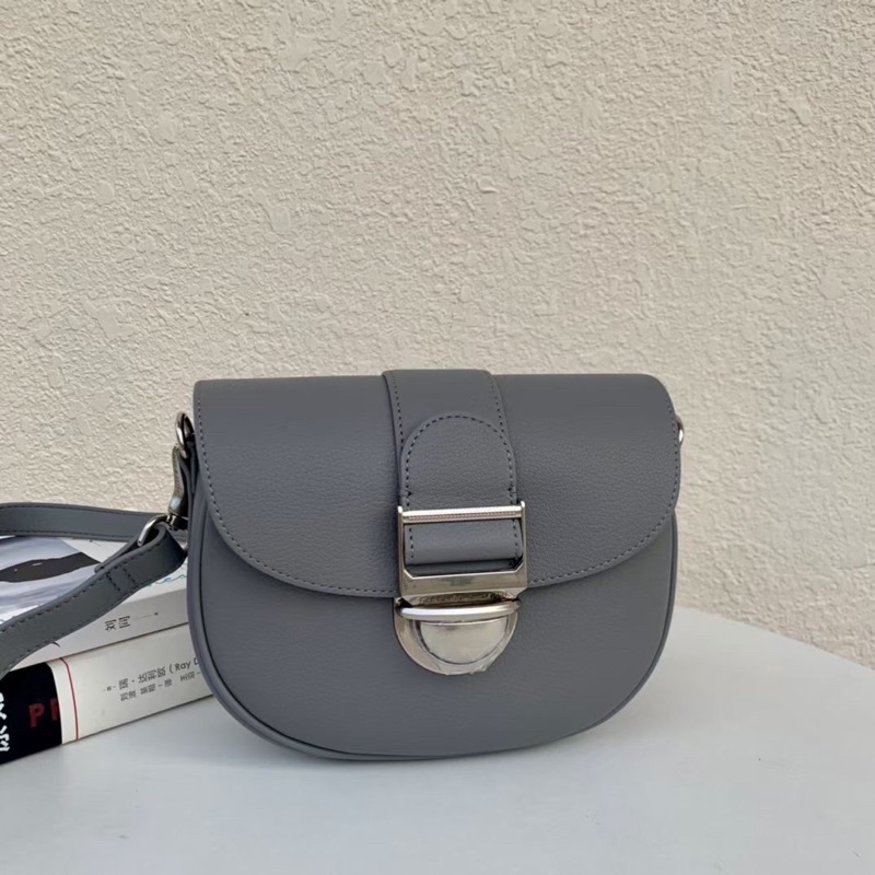 Túi đeo chéo dáng khuyết sz20cm