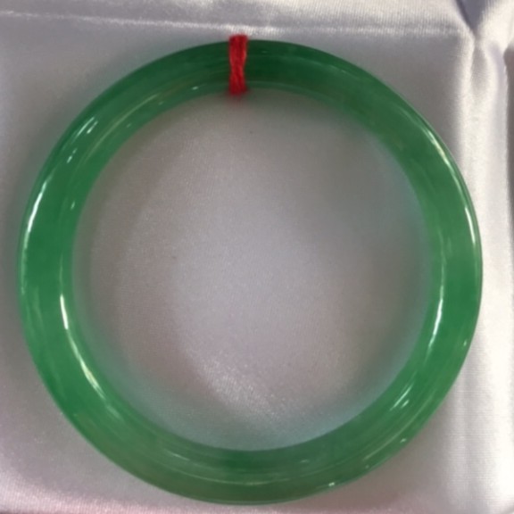 Vòng tay tròn đá Đậu Trong Lý ( nhiều ni từ 49-65mm)