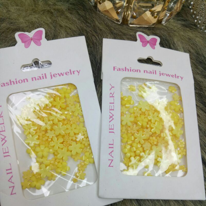 Set charm hoa mai vàng gắn móng ( miễn ship )