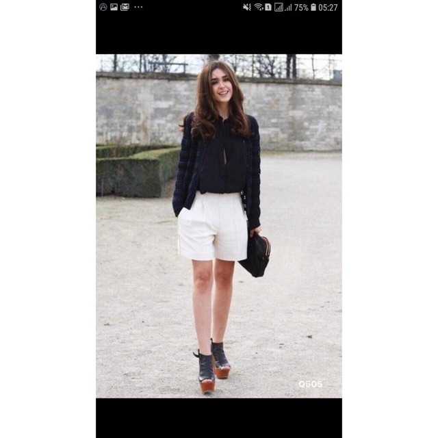 Quần đũi đùi nữ phong cách sporty | BigBuy360 - bigbuy360.vn