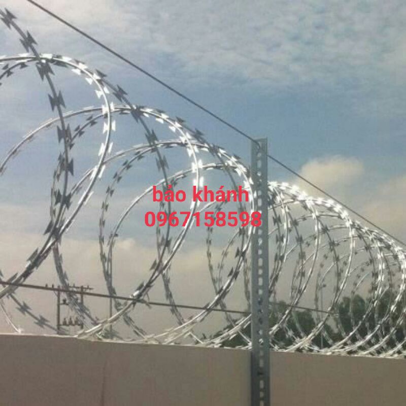 Cuộn dây thép gai & dây gai tôn làm hàng rào chống chộm.
