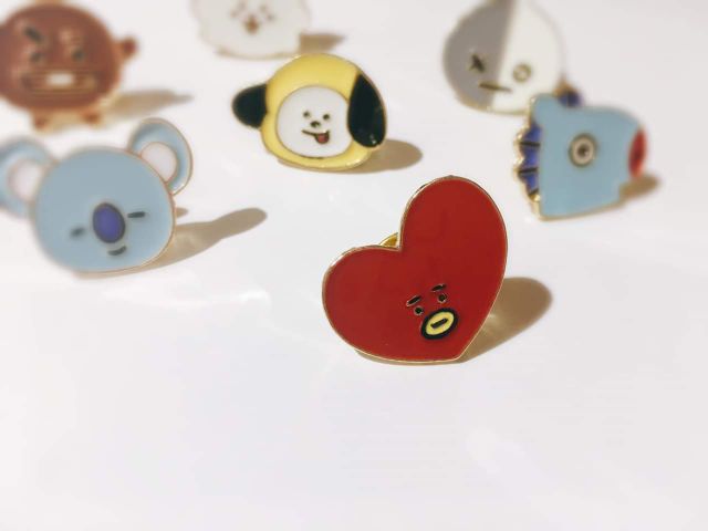 Huy hiệu pin cài BT21 kim loại