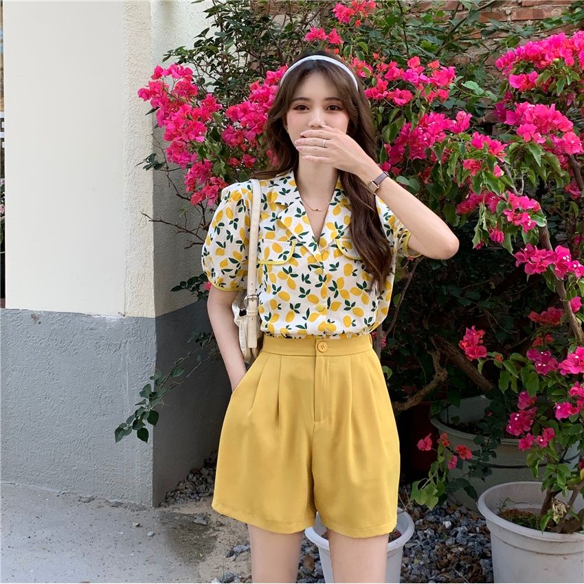 Suit collar summer 2022 new broken flower pure sweet shirt loose casual thin wide-legged shorts suit
