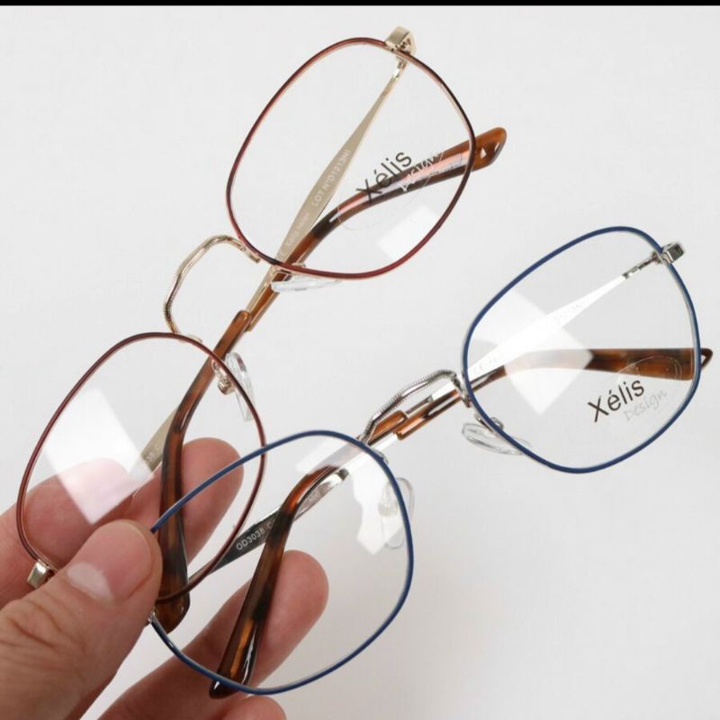 Kính xuất chuẩn Auth xinh