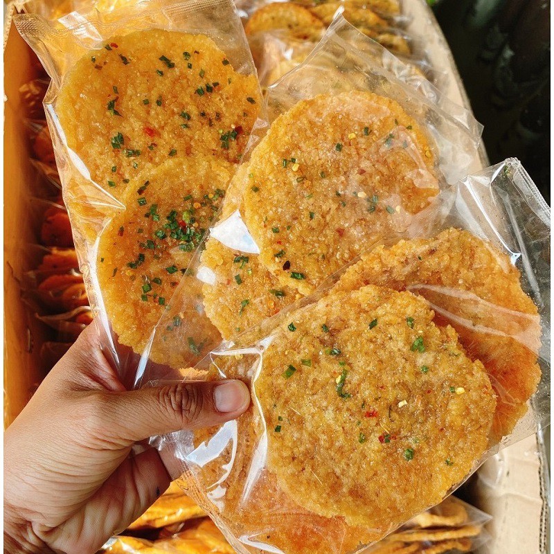 Cơm cháy mắm hành 100g, vị mặn ngọt, cay cơm chiên mắm hành Trung Trang giòn ngon - Tiệm tạp hóa tháng năm