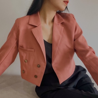 Áo blazer croptop hồng đất phối nút gỗ lót lụa