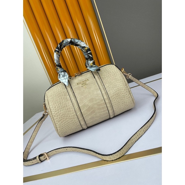 Túi xách nữ dáng trống da thật cao cấp vân da cá sấu thương hiệu Prada