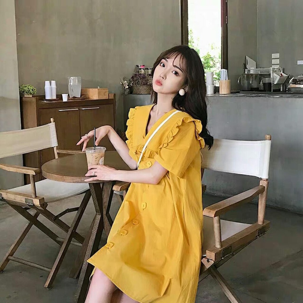 Váy bầu thiết kế dáng xuông cổ và túi bèo tiểu thư sang chảnh