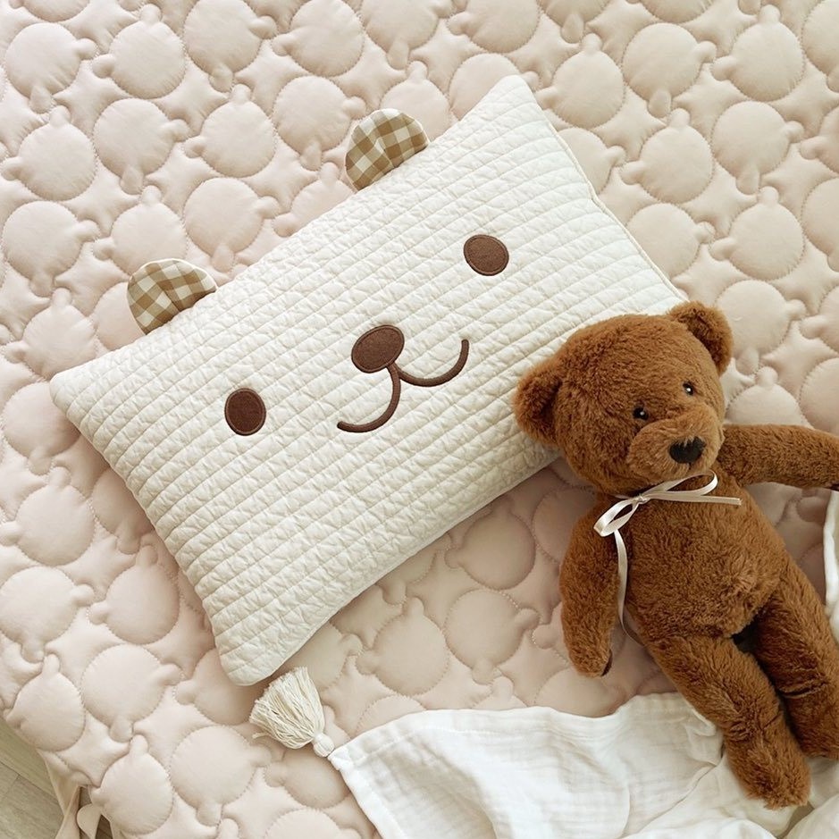 Gối gấu thêu chần bông cho bé