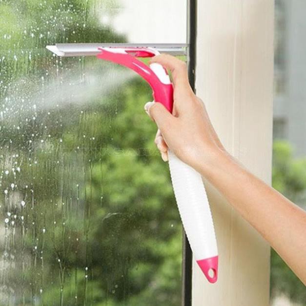 Cây lau kính có bình xịt