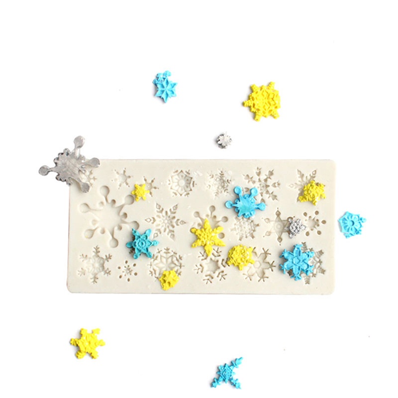 Khuôn Làm Bánh Chất Liệu Silicone Có 3 Ô Hình Bông Tuyết Dễ Thương