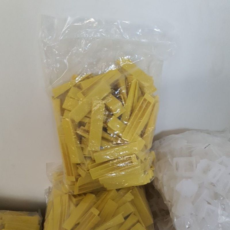 Ke Nêm Vàng Cân Bằng Ốp Lát Gạch 1kg