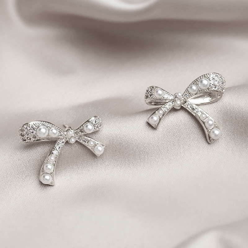 Đôi bông tai tam giác phối ngọc đen cá tính