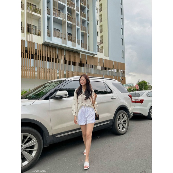 ÁO KIỂU CỔ TRỤ V CHIẾT TAY PHỒNG  - QUẦN SHORT VẢI QC CHIẾT 2 LI 1 NÚT LẬT LAI LINEN