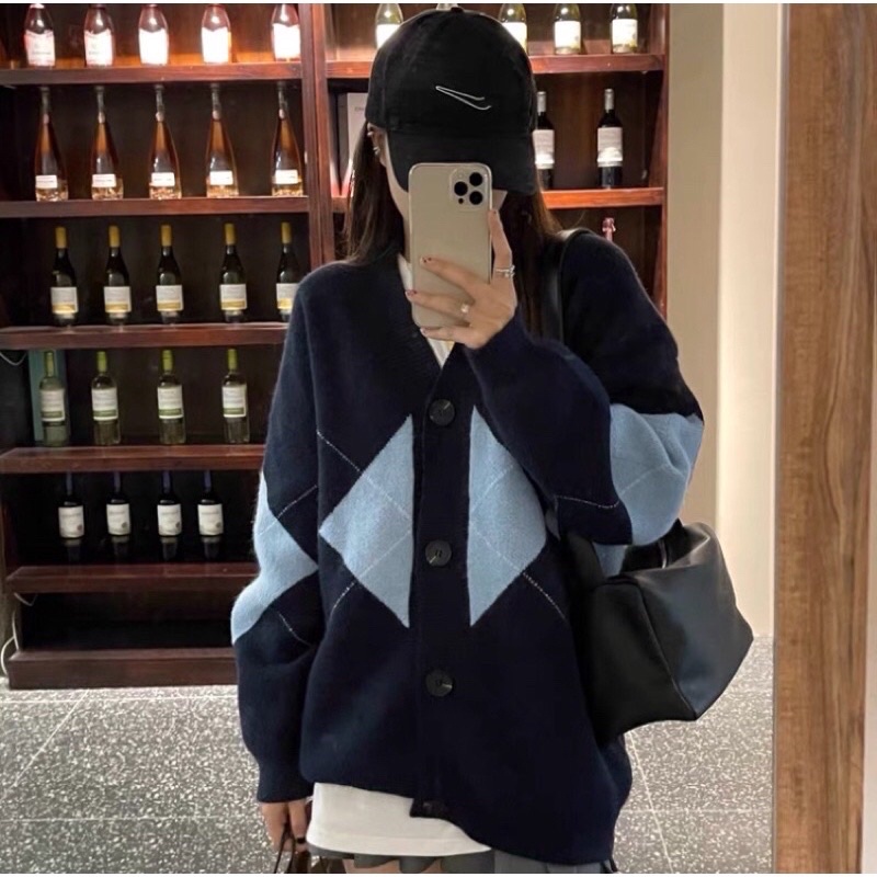 KHOÁC CARDIGAN Ô TRÁM GIỮA HÀN QUỐC