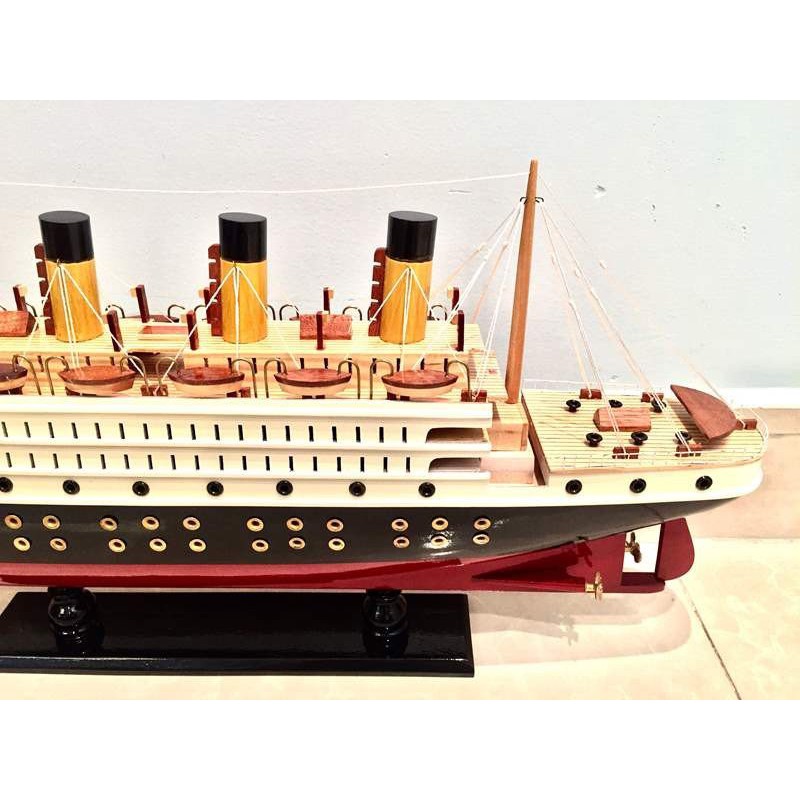 Tàu Titanic Chở Khách Dài 40cm Gỗ Xoan Đào Tự Nhiên 100%