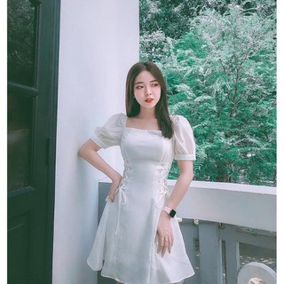 Đầm trắng cổ vuông đan dây eo