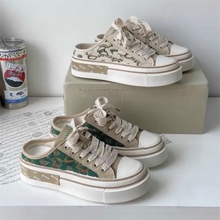 Giày sục thể thao nữ chữ OO