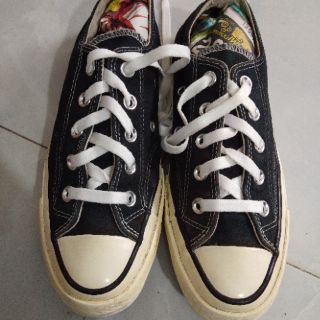 2 đôi giày cà rốt