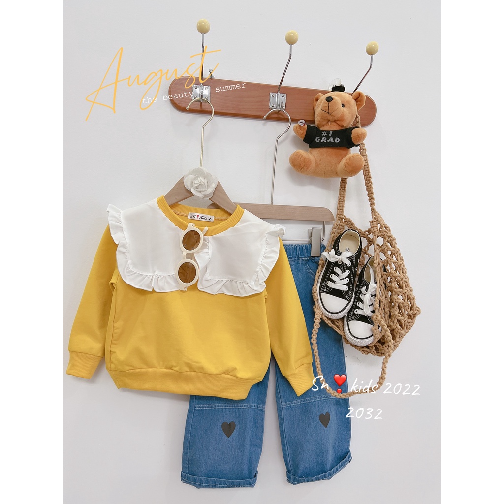 Set áo vàng cổ bèo quần tim bé gái