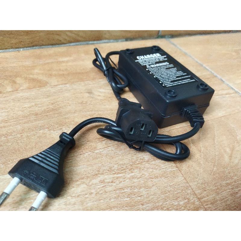 Sạc acquy cho bình phun thuốc trừ sâu 12v 8ah