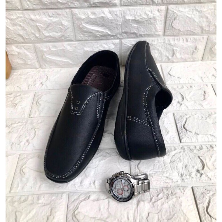 Giày lười nam mẩu mới..kiểu dáng đẹp..da mềm..mã GM11..size từ 39-44..Đế khâu sẵn toàn bộ rất chắc chắn