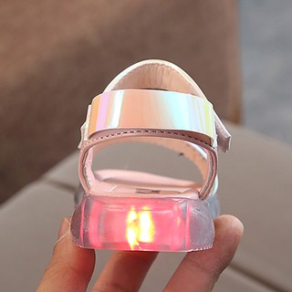 Giày thể thao cho bé đế gắn đèn LED