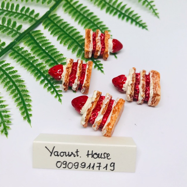 Charm bánh kem tầng
