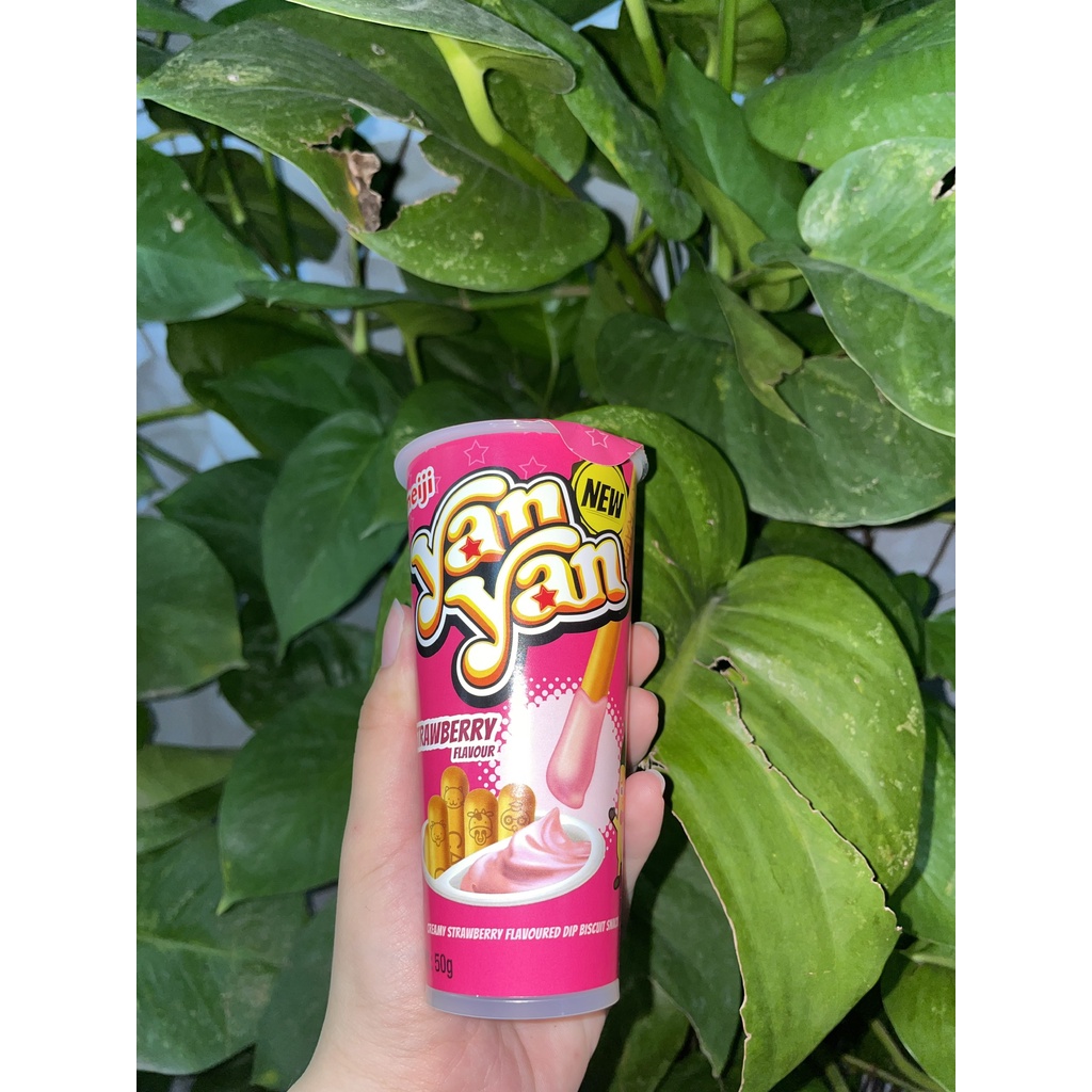 Bánh Que Yan Yan Meiji Chấm Kem Dâu Strawberry Flavor (Ly 50g)