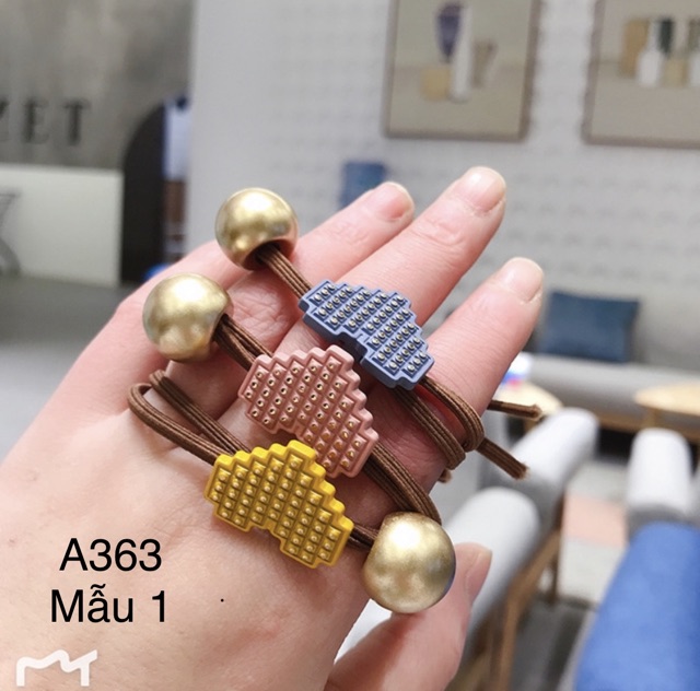Cột tóc trái tim, mặt cười