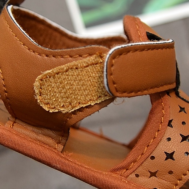 Giày sandal chống trượt thiết kế xinh xắn cho em bé