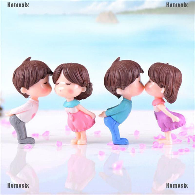 [HoMSI] 2pcs Kiss Couple Miniatures For Fairy Garden Gnomes Moss Terrariums Decoration SUU
