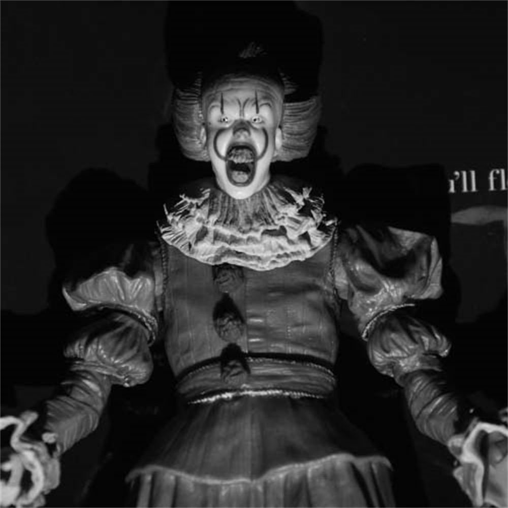 Phụ kiện trang trí hình chú hề Pennywise 18cm độc đáo