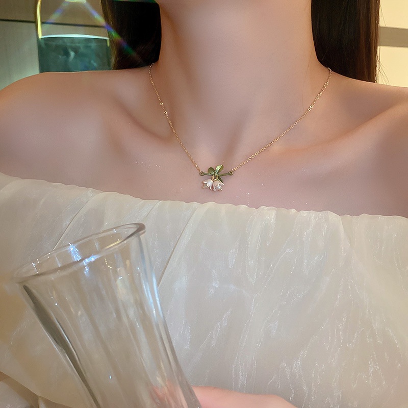 Dây Chuyền Mặt Hình Hoa Lá Màu Trắng/Xanh Lá Phong Cách Hàn Quốc Mới Thanh Lịch Cho Nữ