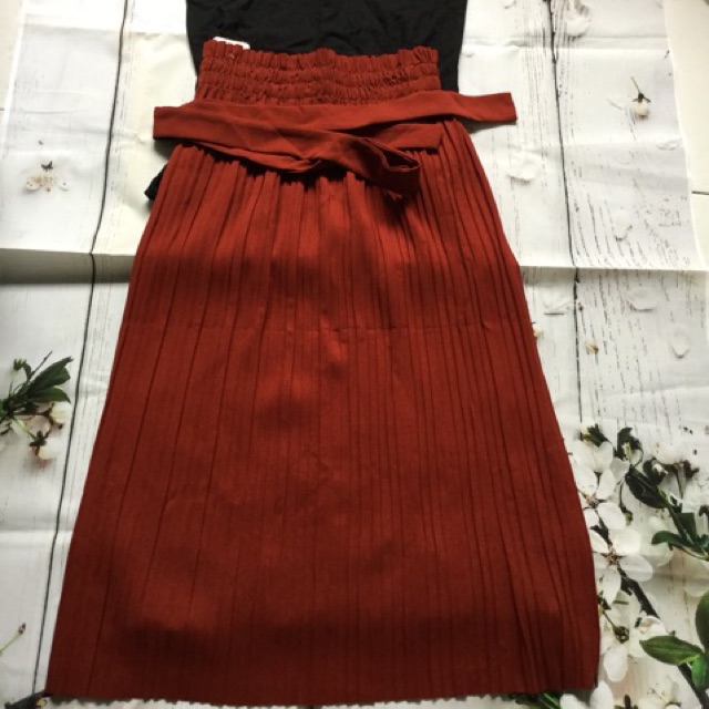Chân váy dập ly 