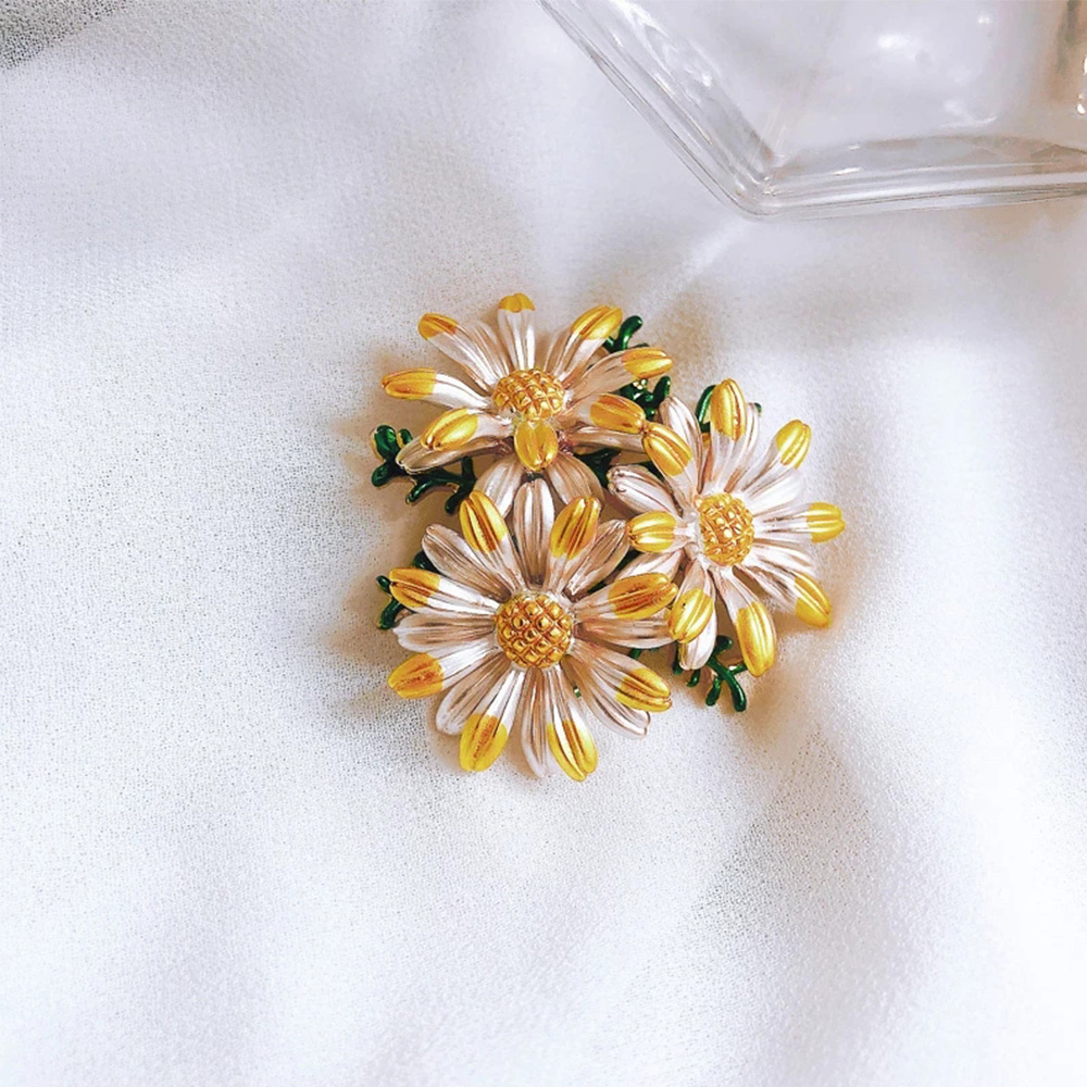 FORBETTER Women Jewelry Daisy Brooches Cute Scarf Clip Enamel Pin Flower Badges Women 1Pc Fashion Daisy Flower Ladies Collar Pins/Multicolor