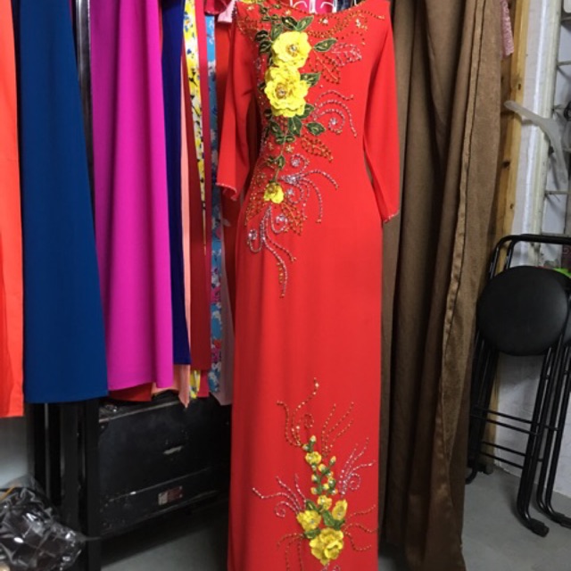 Áo dài mẹ cô dâu đỏ