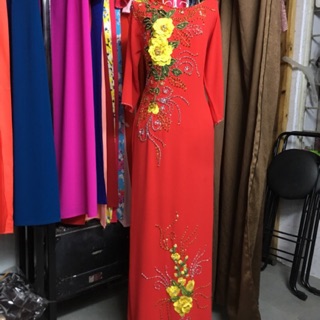 Áo dài mẹ cô dâu đỏ