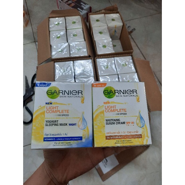 BỘ KEM DƯỠNG NGÀY ĐÊM GARNIER VÀNG