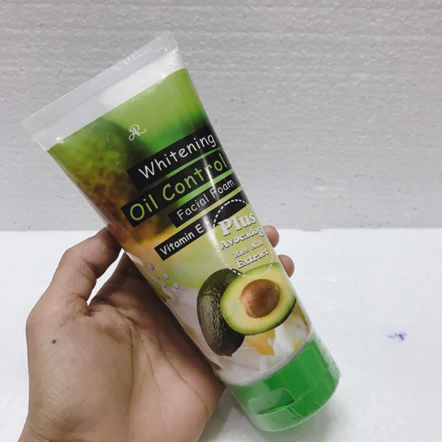 Sữa rữa mặt vitamin E tinh chất bơ THÁI LAN vỉ 6 tuýp